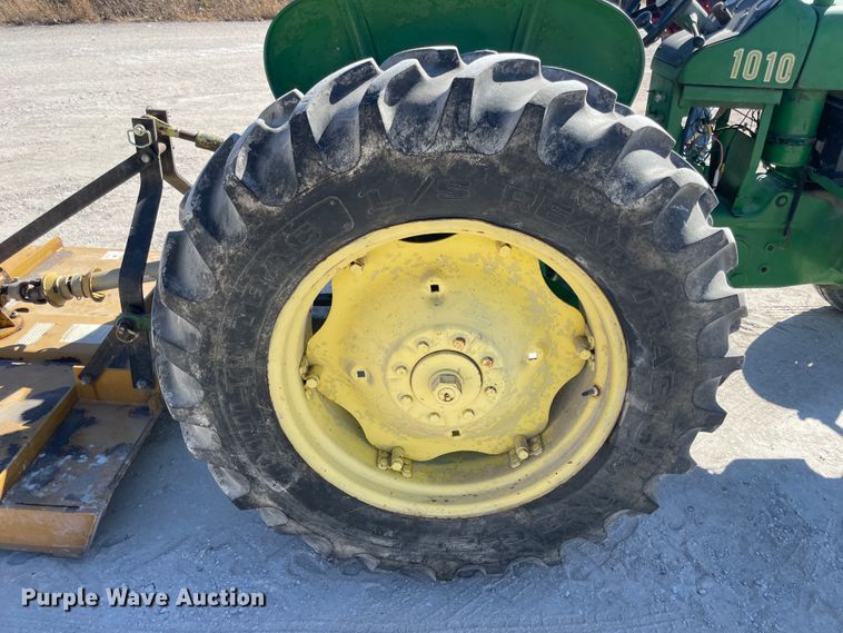 image for item ID9565 1963 John Deere 1010  tractor