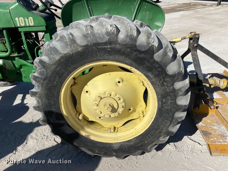 image for item ID9565 1963 John Deere 1010  tractor