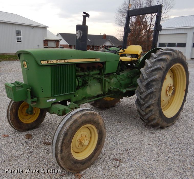 image for item IV9660 John Deere 2030  tractor