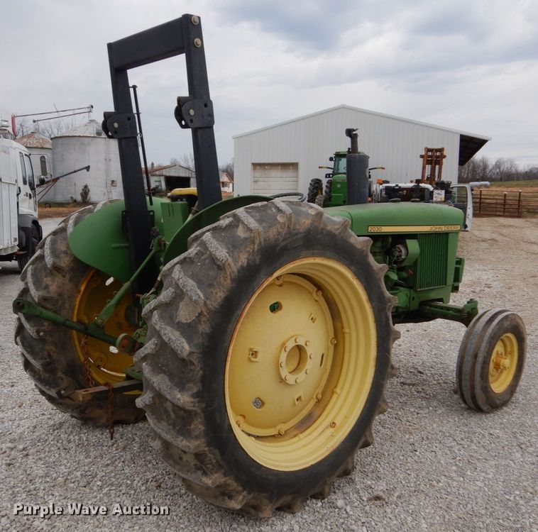 image for item IV9660 John Deere 2030  tractor