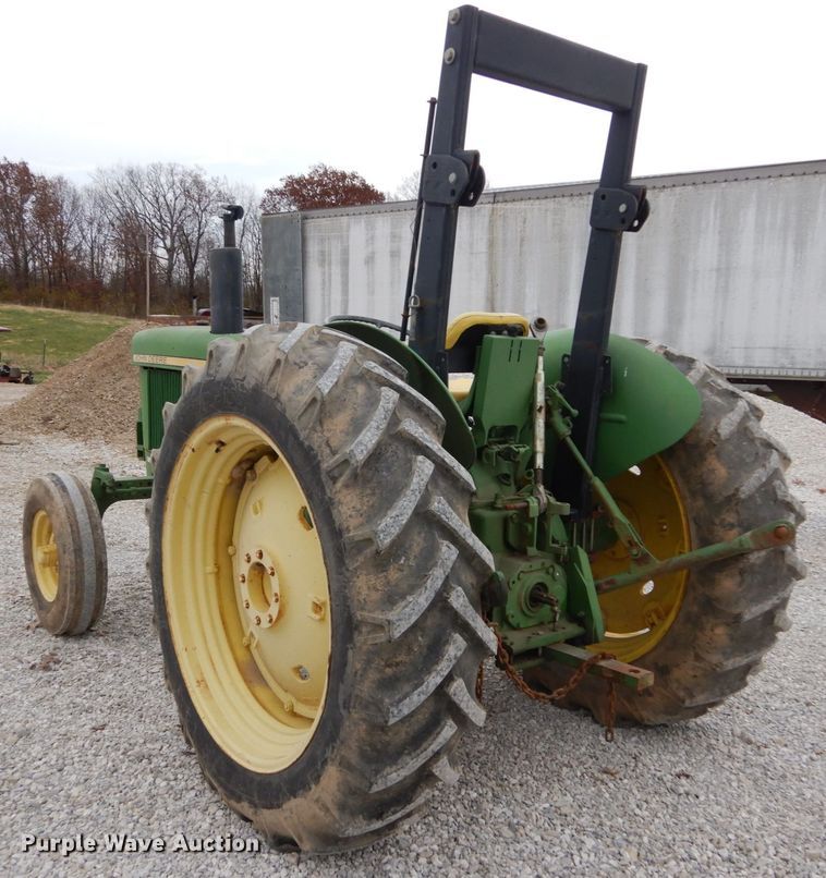 image for item IV9660 John Deere 2030  tractor