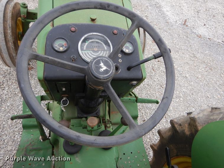 image for item IV9660 John Deere 2030  tractor