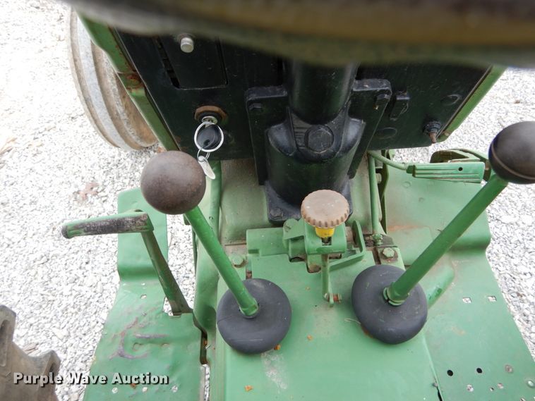 image for item IV9660 John Deere 2030  tractor