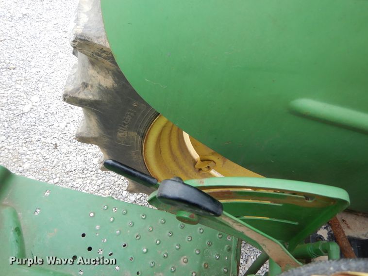 image for item IV9660 John Deere 2030  tractor