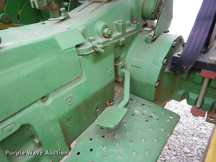 image for item IV9660 John Deere 2030  tractor