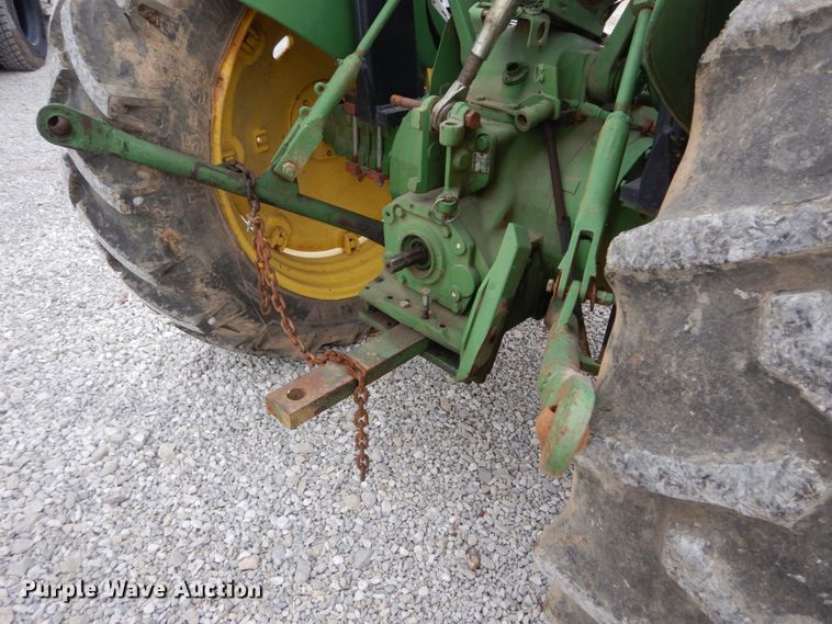 image for item IV9660 John Deere 2030  tractor