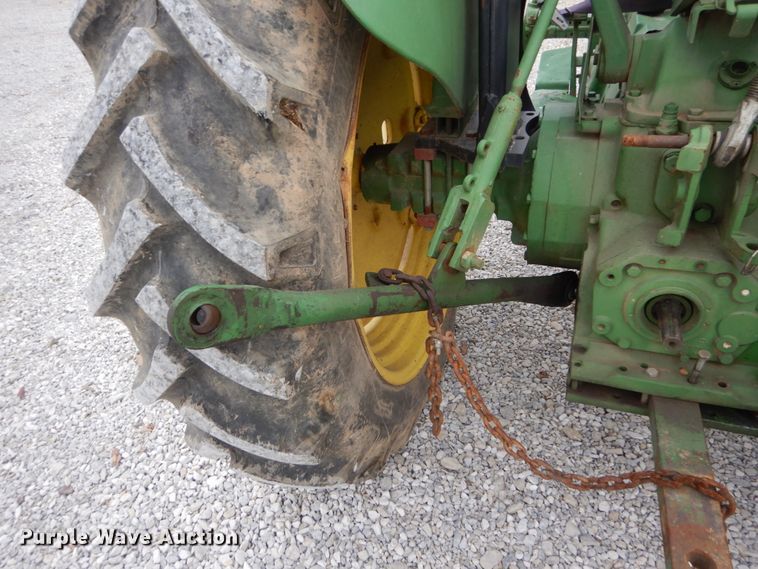 image for item IV9660 John Deere 2030  tractor