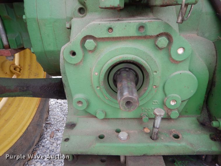 image for item IV9660 John Deere 2030  tractor