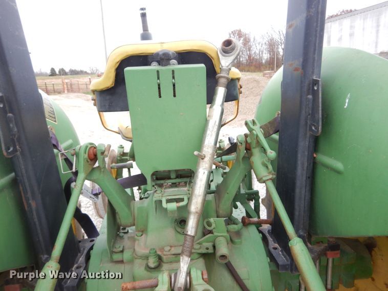 image for item IV9660 John Deere 2030  tractor