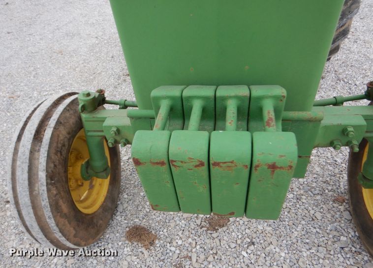 image for item IV9660 John Deere 2030  tractor