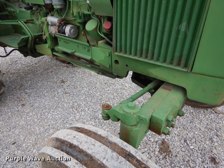image for item IV9660 John Deere 2030  tractor