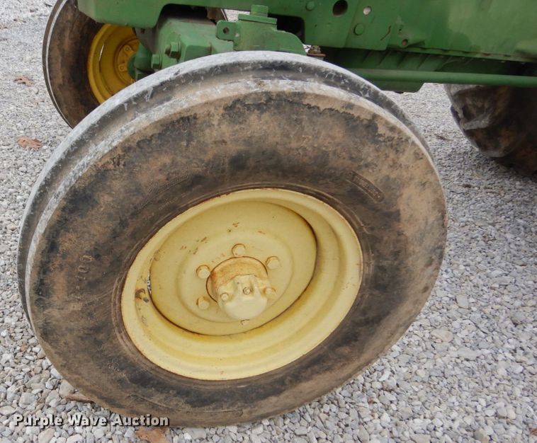 image for item IV9660 John Deere 2030  tractor