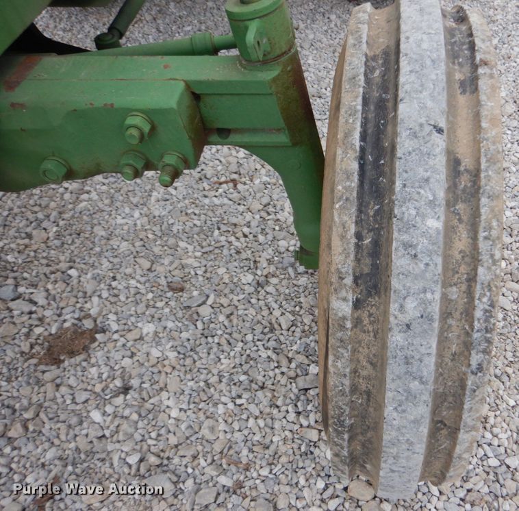 image for item IV9660 John Deere 2030  tractor