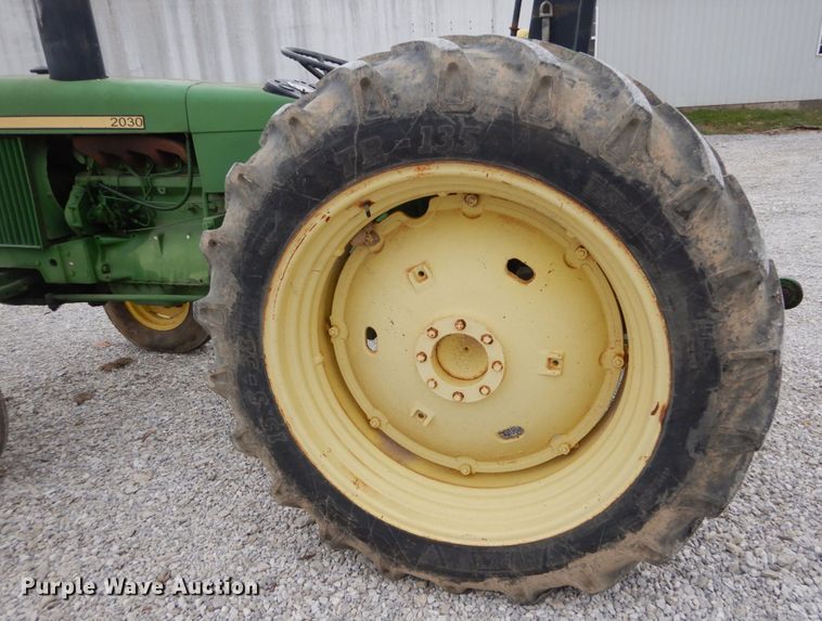 image for item IV9660 John Deere 2030  tractor