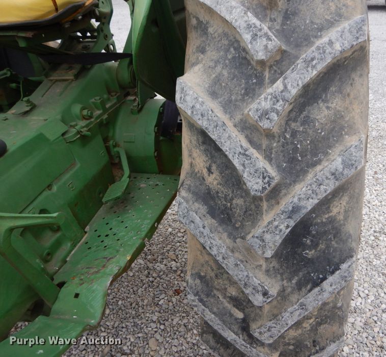 image for item IV9660 John Deere 2030  tractor