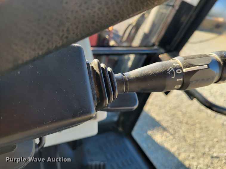 image for item IV9663 2008 Massey Ferguson 5480  MFWD tractor