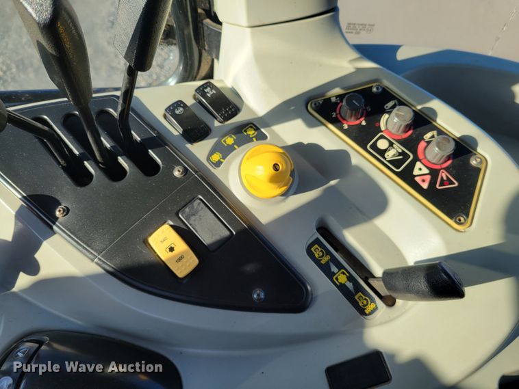 image for item IV9663 2008 Massey Ferguson 5480  MFWD tractor