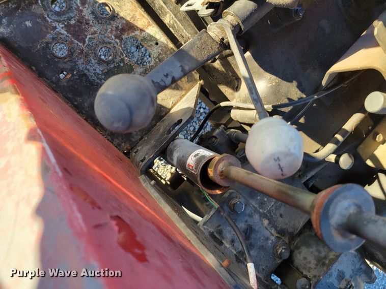 image for item IV9664 1987 Case IH 1394  tractor