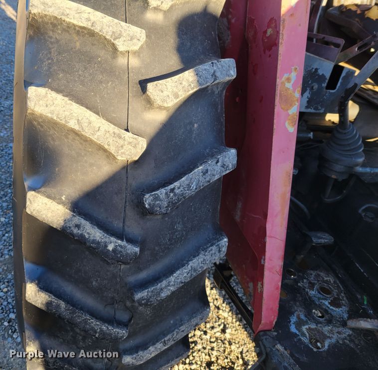 image for item IV9664 1987 Case IH 1394  tractor