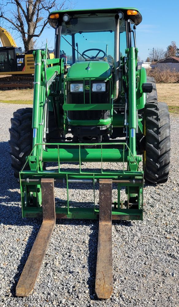image for item IV9670 2011 John Deere 5101E  MFWD tractor
