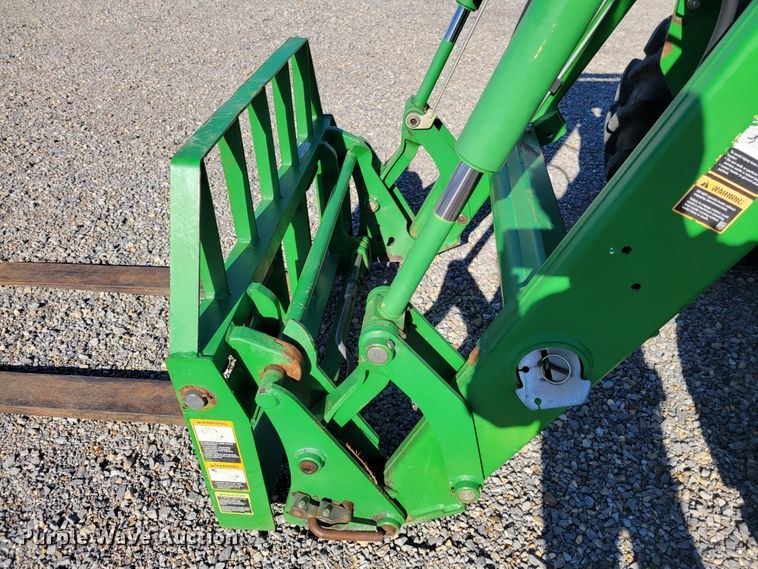 image for item IV9670 2011 John Deere 5101E  MFWD tractor