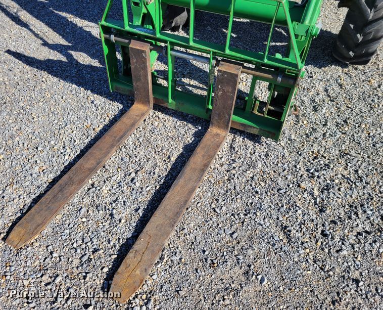 image for item IV9670 2011 John Deere 5101E  MFWD tractor