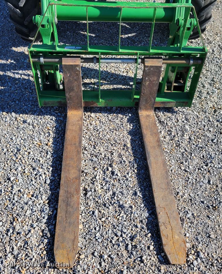 image for item IV9670 2011 John Deere 5101E  MFWD tractor