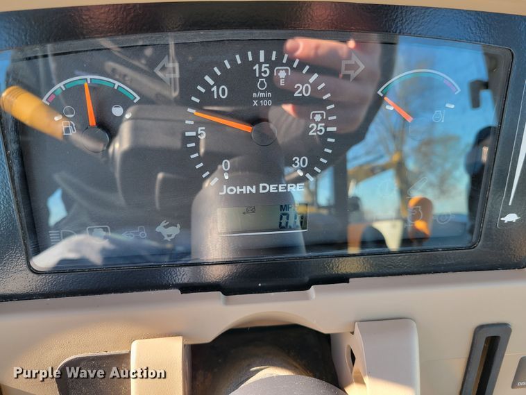 image for item IV9670 2011 John Deere 5101E  MFWD tractor