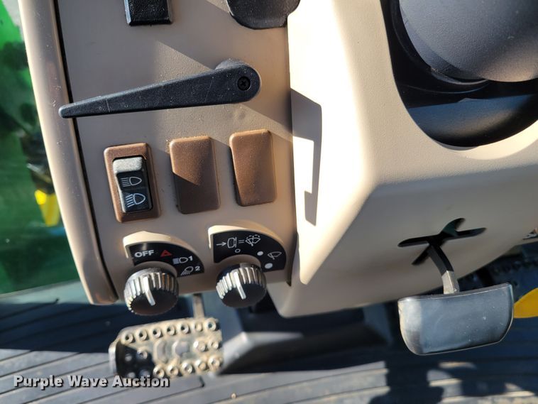 image for item IV9670 2011 John Deere 5101E  MFWD tractor