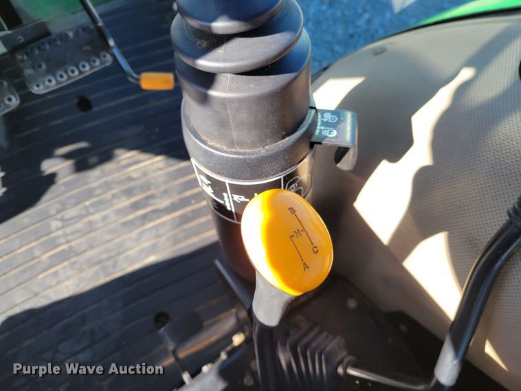 image for item IV9670 2011 John Deere 5101E  MFWD tractor