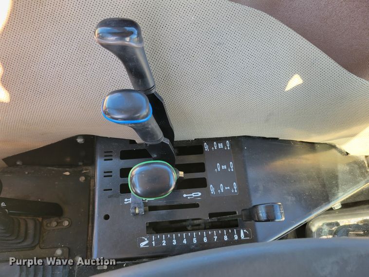 image for item IV9670 2011 John Deere 5101E  MFWD tractor