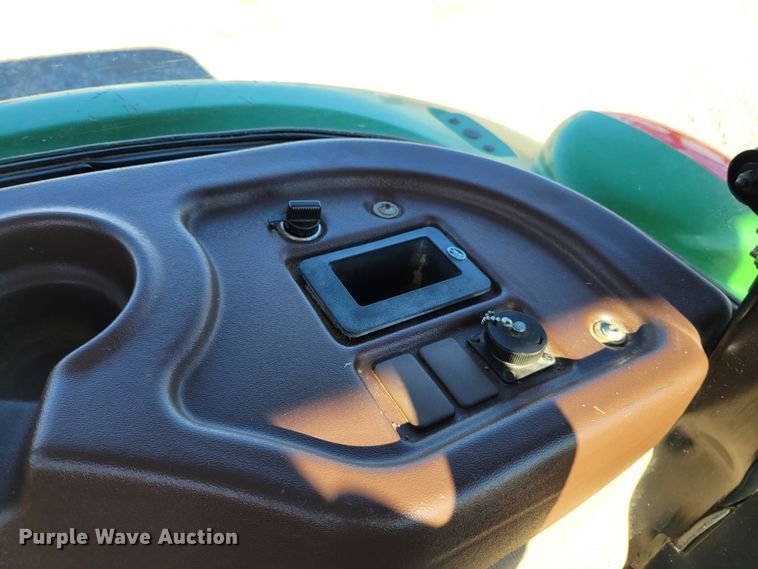 image for item IV9670 2011 John Deere 5101E  MFWD tractor