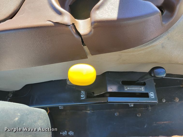 image for item IV9670 2011 John Deere 5101E  MFWD tractor