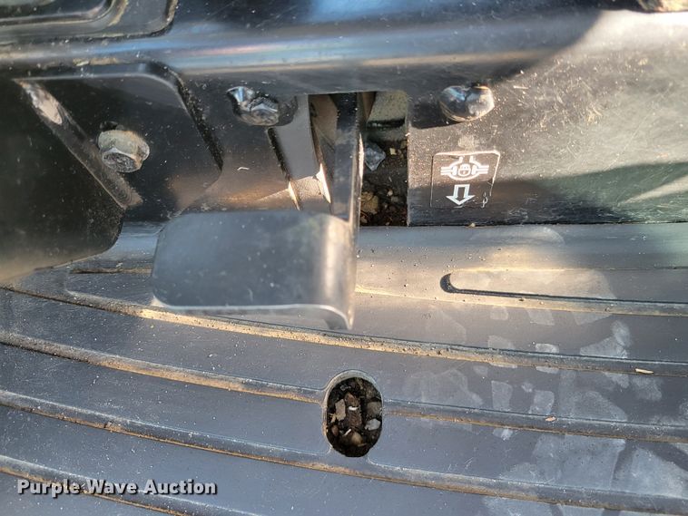 image for item IV9670 2011 John Deere 5101E  MFWD tractor