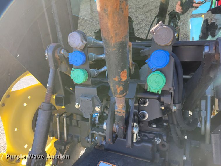 image for item IV9670 2011 John Deere 5101E  MFWD tractor