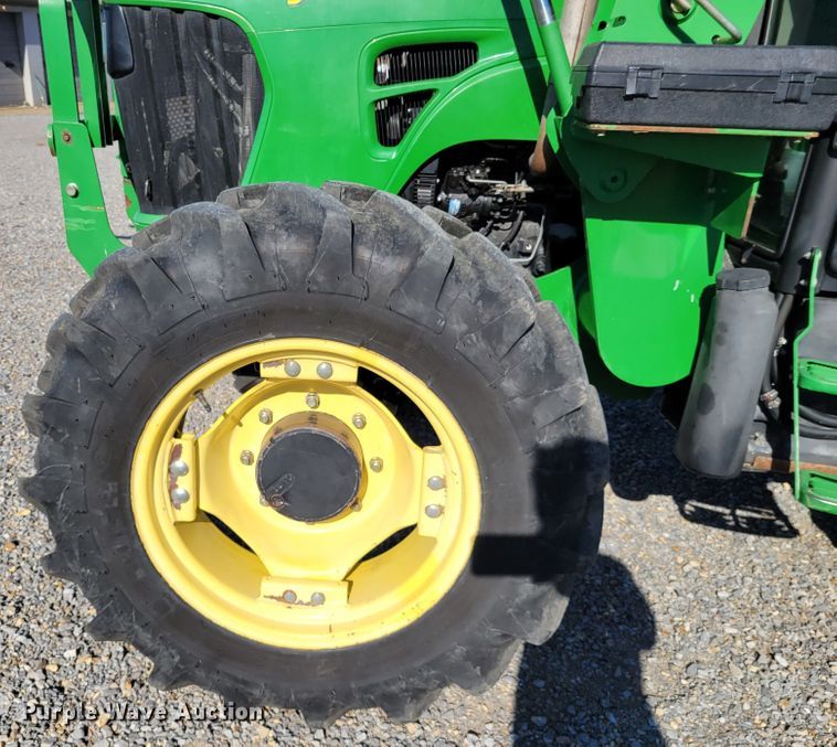 image for item IV9670 2011 John Deere 5101E  MFWD tractor