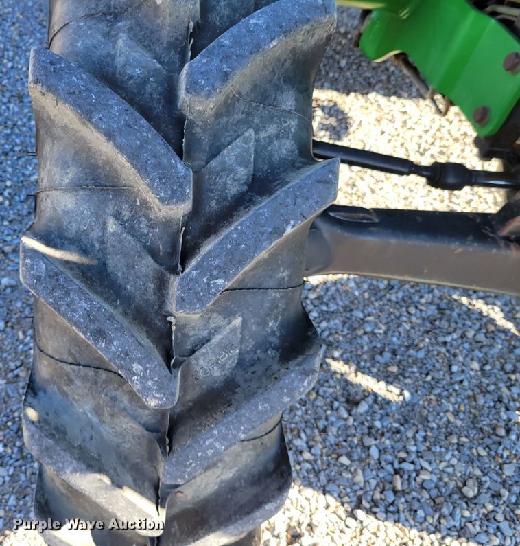 image for item IV9670 2011 John Deere 5101E  MFWD tractor