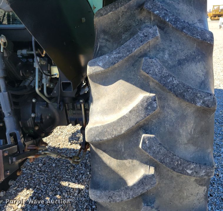 image for item IV9670 2011 John Deere 5101E  MFWD tractor