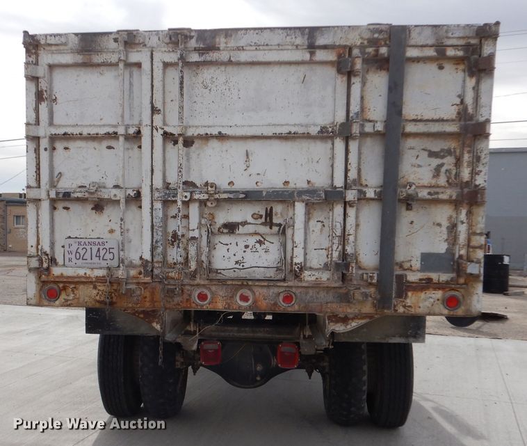 image for item IV9840 1985 Chevrolet C70  grain truck