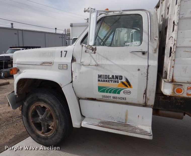 image for item IV9840 1985 Chevrolet C70  grain truck