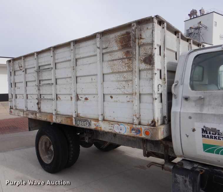 image for item IV9840 1985 Chevrolet C70  grain truck
