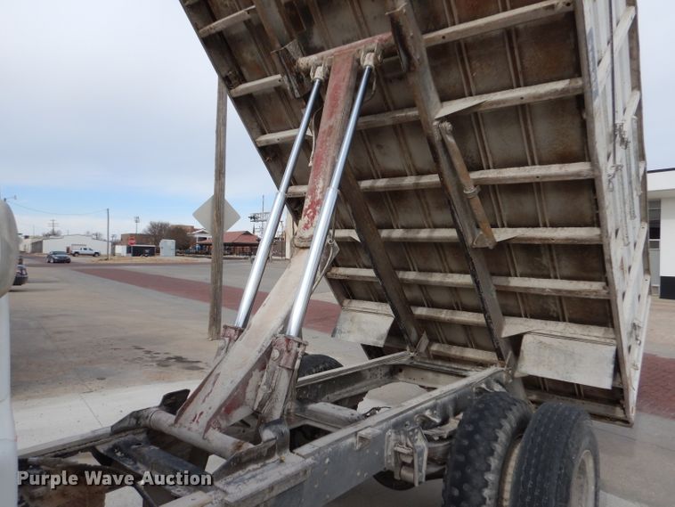 image for item IV9840 1985 Chevrolet C70  grain truck