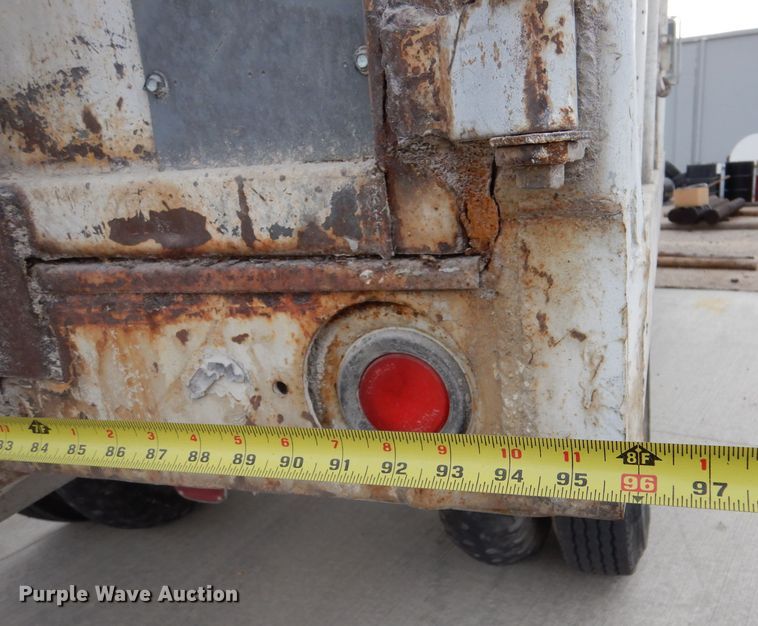 image for item IV9840 1985 Chevrolet C70  grain truck