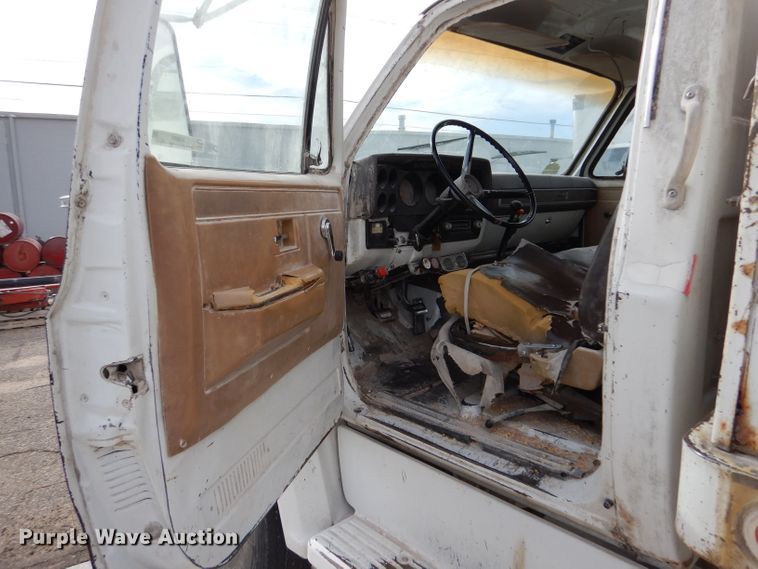 image for item IV9840 1985 Chevrolet C70  grain truck