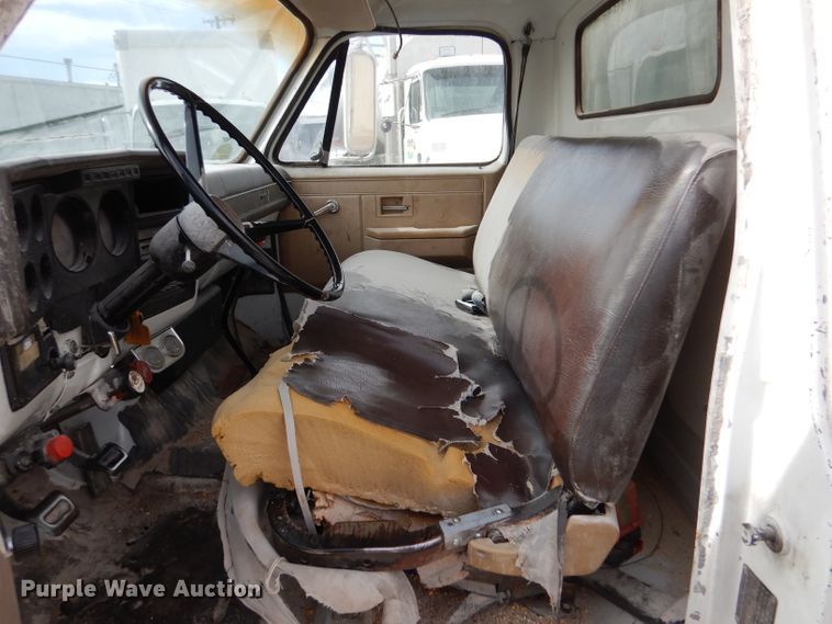 image for item IV9840 1985 Chevrolet C70  grain truck