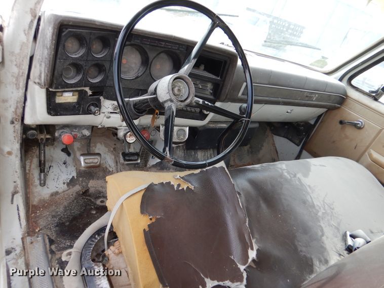 image for item IV9840 1985 Chevrolet C70  grain truck