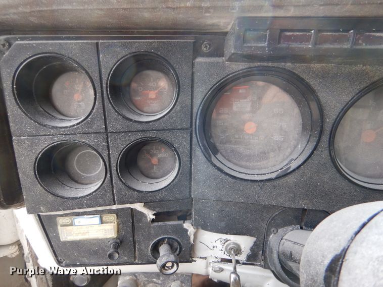 image for item IV9840 1985 Chevrolet C70  grain truck