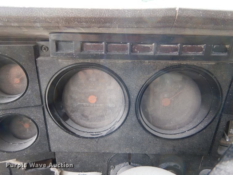 image for item IV9840 1985 Chevrolet C70  grain truck