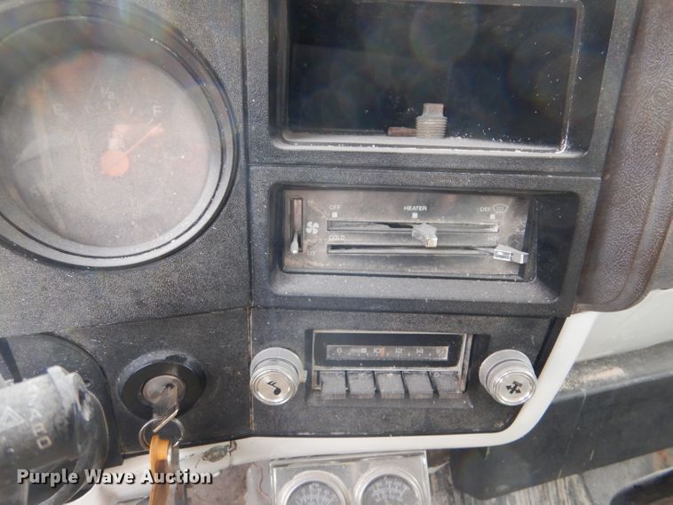 image for item IV9840 1985 Chevrolet C70  grain truck