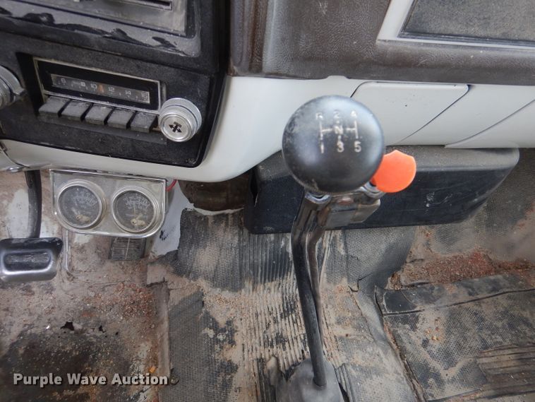 image for item IV9840 1985 Chevrolet C70  grain truck